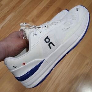 On Cloud The Roger ProTennis/Streetwear Lifestyle Shoes Size 10 Men/11.5 Women